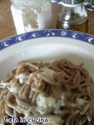 pasta ai 7 cereali con crema di pecorino e tartufo