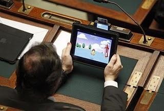 15 mila euro al mese per giocare con l'Ipad! 15 mila euro al mese per giocare con l'Ipad!