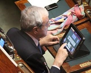 15 mila euro al mese per giocare con l'Ipad! 15 mila euro al mese per giocare con l'Ipad!