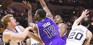 San Antonio: tutti contro Tyreke Evans. Reuters