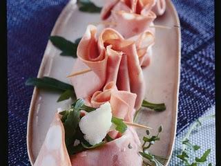 Fagottini di mortadella con mousse di ricotta