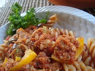 Pasta con tonno e olive