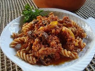 Pasta con tonno e olive