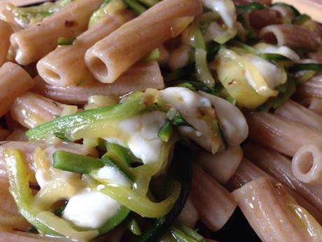 Con e Senza Bimby, Sedanini Semiintegrali al Farro con Zucchine Julienne e Stracchino