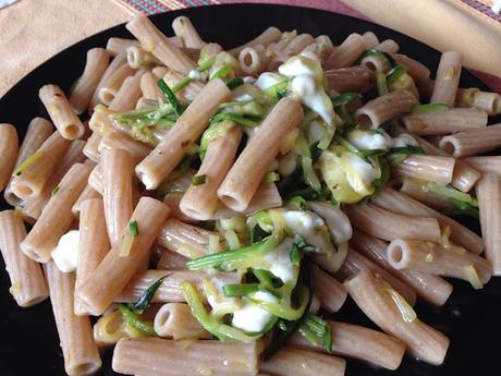 Con e Senza Bimby, Sedanini Semiintegrali al Farro con Zucchine Julienne e Stracchino