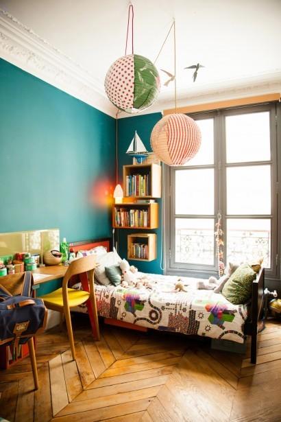 Un appartamento parigino dallo spirito vintage e moderno.