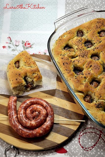 FOCACCIA CON SALSICCIA E SEMI DI PAPAVERO