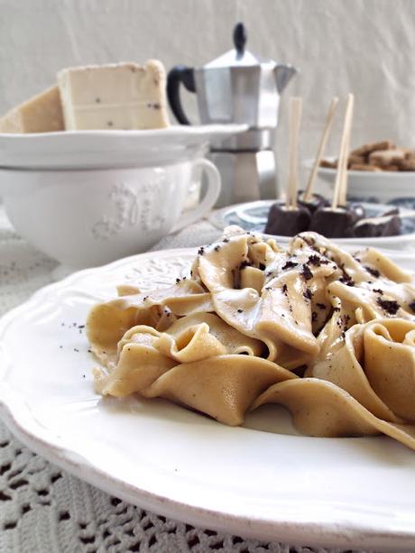 Menu' degustazione LattiDaMangiare#2: bis-pasticcini GranCrok e BluCiok e pappardelle al caffè con crema di Tartufino e polvere di moka