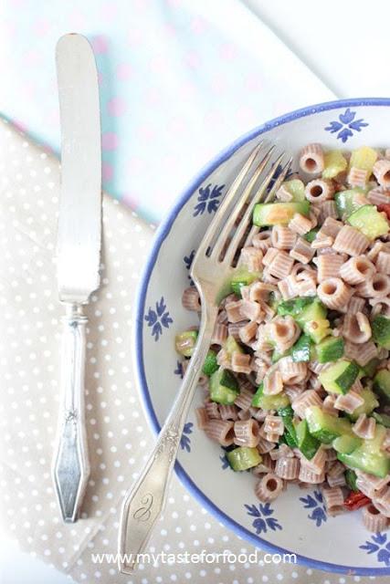 Pasta al farro e verdure, una pausa pranzo consapevole