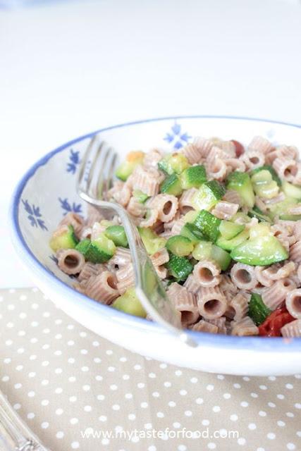 Pasta al farro e verdure, una pausa pranzo consapevole