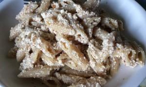 Penne integrali al pesto di tofu e noci