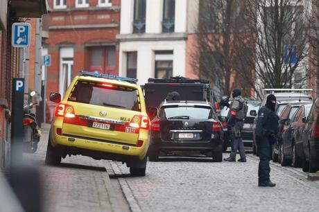 Police raid on terror suspects in Brussels suburb