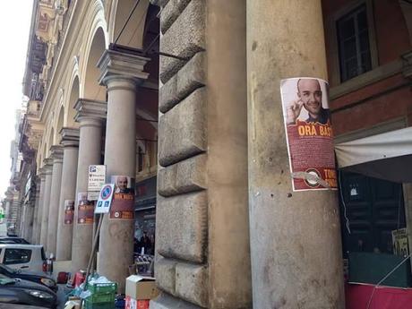 Le affissioni abusive fake di Roma fa Schifo. Città coperta dimanifesti deliranti per infangare il blog