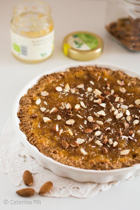 Crostata friabile con datteri ,marmellata e mandorle | ricetta senza burro