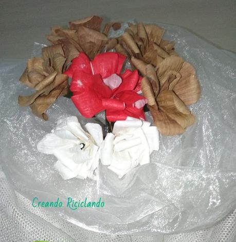 Tutorial bouquet ecologico e romantico con i manici delle borse di carta