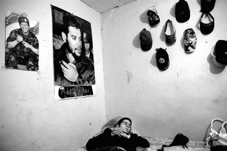 L'amico di Kohut, Maximo, 34 anni, riposa nella sua camera circondato da poster di Che Guevara e Hugo Chàvez. E' stato ucciso tre mesi dopo.