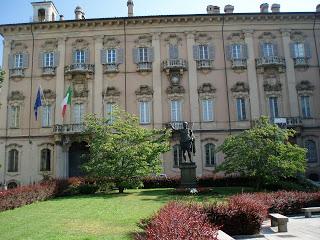 PAVIA. 20mila euro al capo di gabinetto: cifra congrua alle responsabilità per il sindaco. Esagerata per il consigliere Faldini.