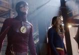 “Supergirl”/“The Flash” crossover: Kara e Barry sono grandi amici nel promo