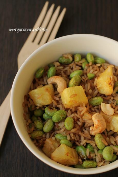 Riso integrale con ananas, edamame e anacardi riso-integrale-al-forno-con-ananas-edamame-e-anacardi