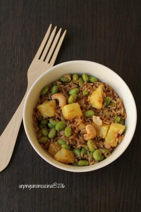 Riso integrale con ananas, edamame e anacardi riso-integrale-al-forno-con-ananas-edamame-e-anacardi