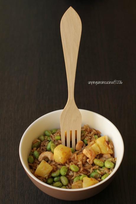 Riso integrale con ananas, edamame e anacardi riso-integrale-al-forno-con-ananas-edamame-e-anacardi