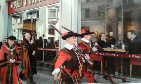 La City of London come non l’avevate mai vista: le foto di Martin Parr alla Guildhall Art Gallery Musketeers at the Poulters’ procession on Ash Wednesday // Martin Parr // 2014
