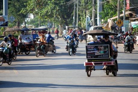 Tre giorni a Siem Reap Perché tante moto e motorini? Pochi hanno i soldi per comprarsi un'auto