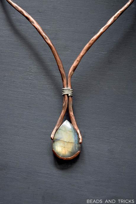 Collana forgiata a mano in rame, argento e labradorite Collana forgiata a mano in rame, argento e labradorite