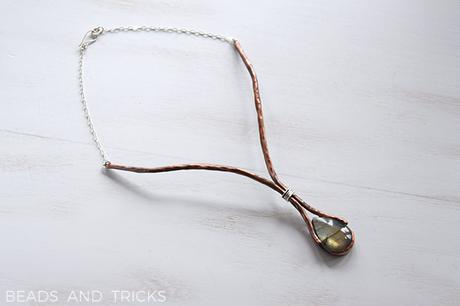 Collana semirigida in rame, argento e labradorite Collana semirigida in rame, argento e labradorite