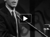 video: "l'inglese tutti" (parla Berlusconi) vecchia cura marines" (canta Lehrer)