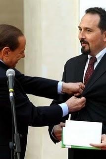 Silvio Berlusconi dà 10 comandamenti - al Campus Mentis - per essere i suoi cloni