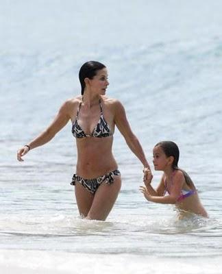 COURTNEY COX IN COSTUME