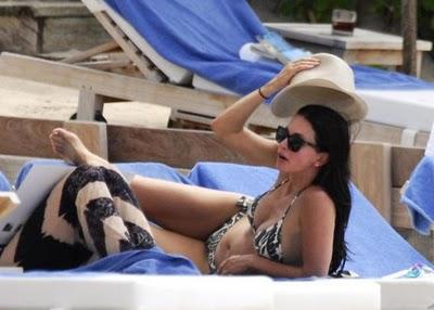 COURTNEY COX IN COSTUME