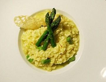 Risotto allo zafferano con asparagi