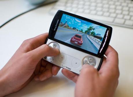 Xperia Play: il primo smartphone Playstation . VIDEO