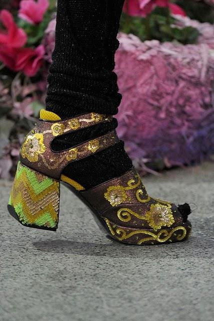 spring 2011 trend: Incrostazioni