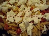 pasta con pomodorini e mozzarella