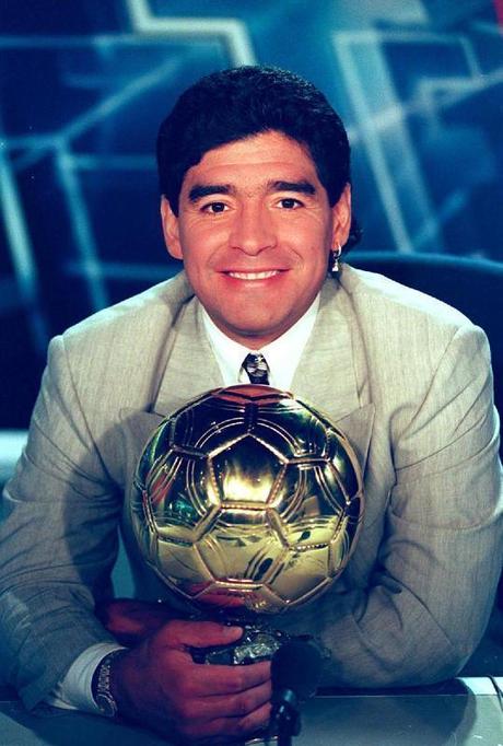 Il pallone d'oro di Maradona fu fuso dalla camorra