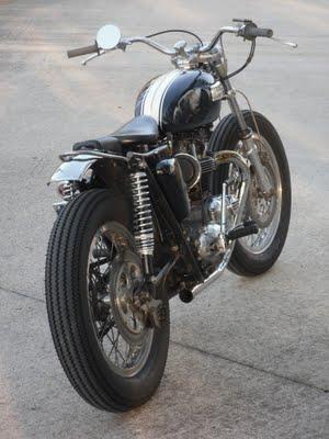 Triumph Bonneville '69 Bobber by Larry