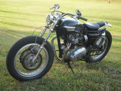 Triumph Bonneville '69 Bobber by Larry