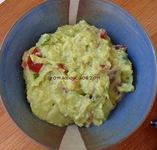 Fajitas di salmone, guacamole e peperoncini verdi dolci