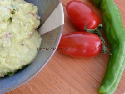 Fajitas di salmone, guacamole e peperoncini verdi dolci