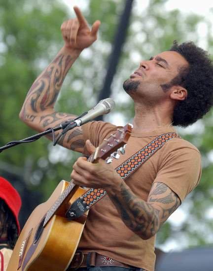 CAMBIARE IL MONDO CON DUE SOLE MANI, CITANDO BEN HARPER