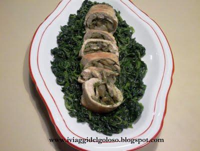 ROTOLO DI TACCHINO CON FUNGHI SU LETTO DI SPINACI