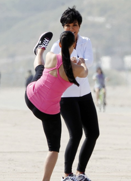 Kim Kardashian fa la ginnastica anti-culone