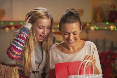 È QUASI NATALE: ALCUNE IDEE REGALO PER LEI! È QUASI NATALE: ALCUNE IDEE REGALO PER LEI!