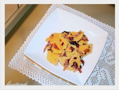 Maltagliati di patate al radicchio, becon e nocciole