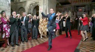 Nozze di William e Kate: la dinastia reale si scatena in modo surreale!