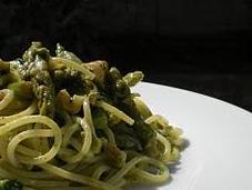 Spaghetti Asparagi Noci pesto Prezzemolo Pecorino