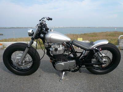 Yamaha SR 400 Bobber by Gravel Crew